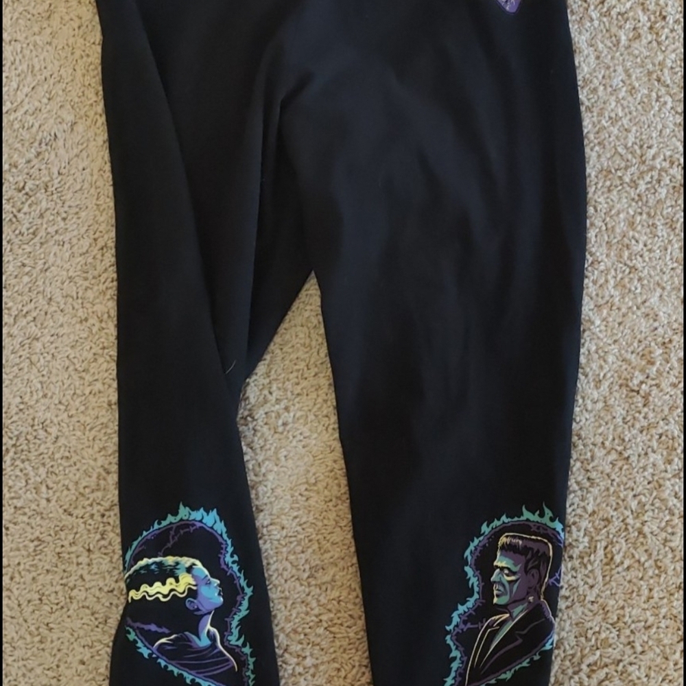 Universal Monsters Frankenstein Heart Crop Legging